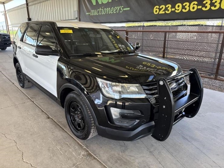 2016-ford-explorer-image-2