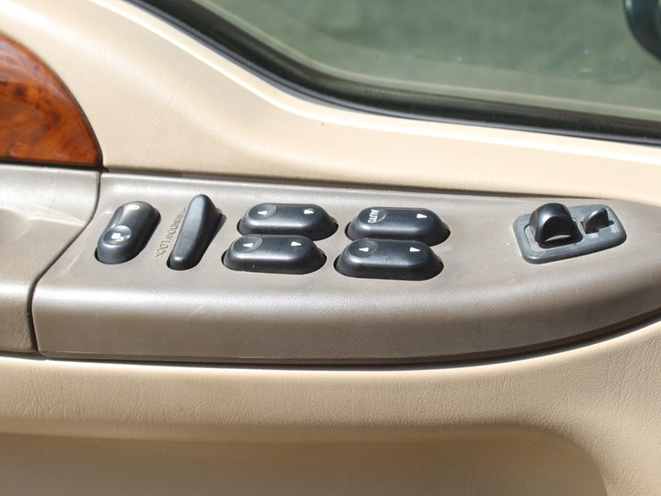 2002-ford-excursion-image-17