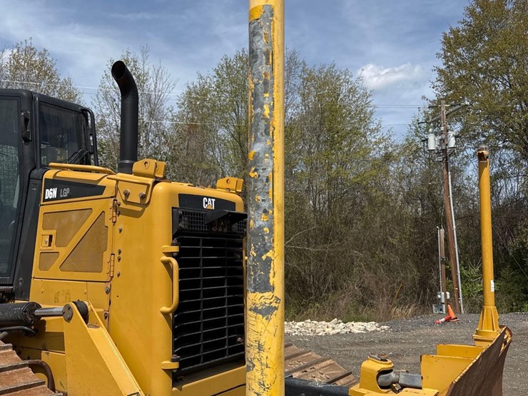 2015-caterpillar-d6n-lgp-image-7