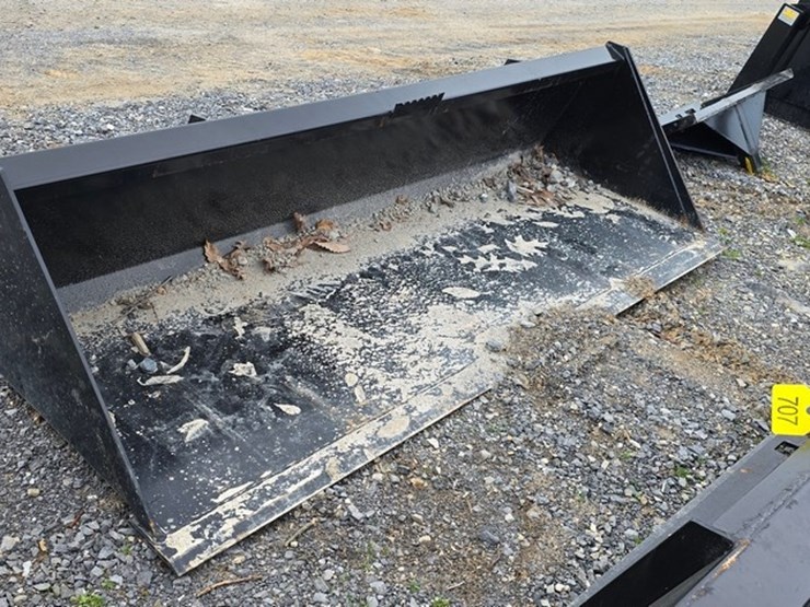 new-swict-84"-skidloader-bucket-image-4