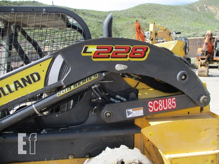 2017-new-holland-l228-image-14