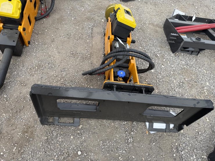 #136-•-skid-steer-post-driver-w/-tank-image-2