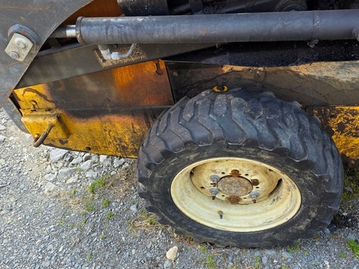 new-holland-ls140-image-11