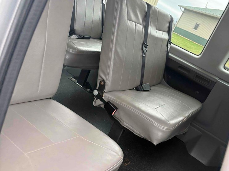 2011-ford-e350-image-16