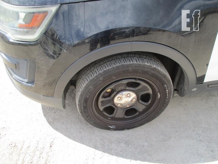 2016-ford-explorer-image-15