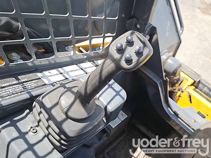 2023-deere-325g-image-26