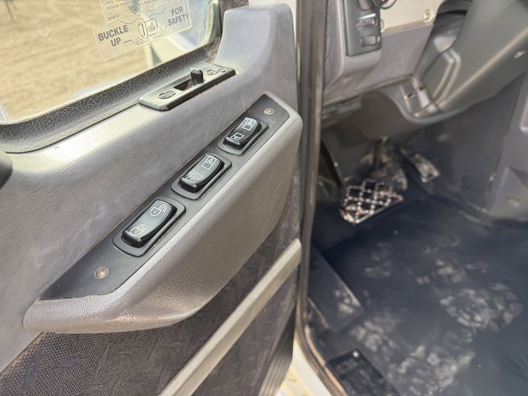 2014-mack-pinnacle-chu613-image-19