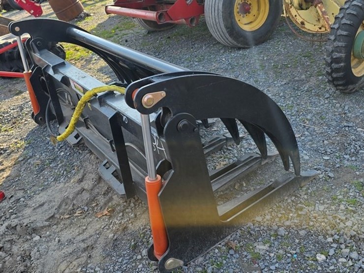 new-wildkat-84"-skidloader-root-rake-grapple-image-1