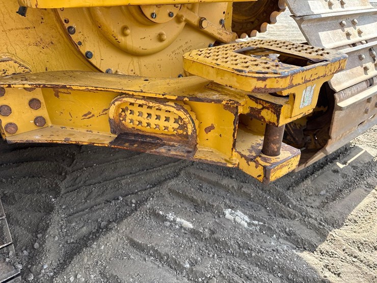 2015-caterpillar-d6n-lgp-image-12
