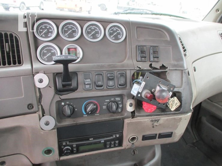 2008-sterling-l9500-image-10