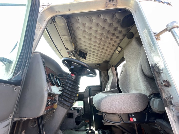 2004-kenworth-t800-image-64