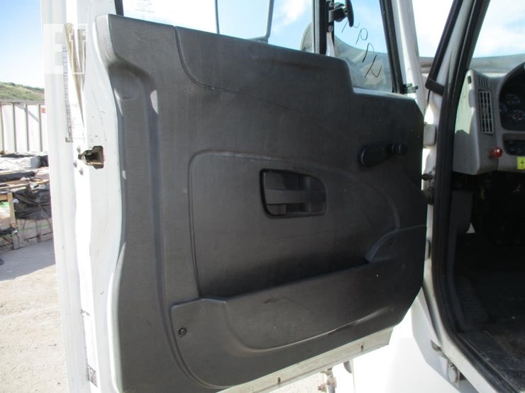 2013-international-durastar-4300-image-12