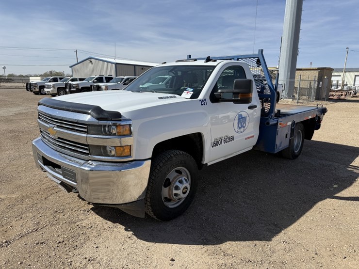 2016-chevrolet-silverado-3500hd-image-2