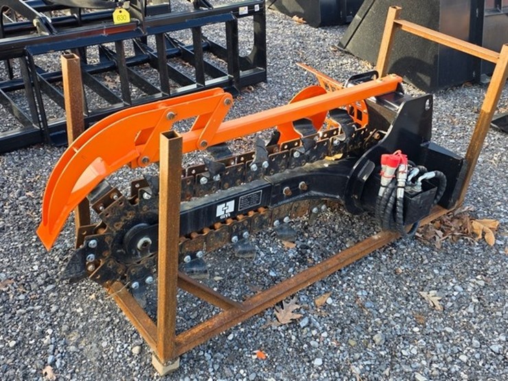 new-giyi-mini-skidloader-trencher-image-1