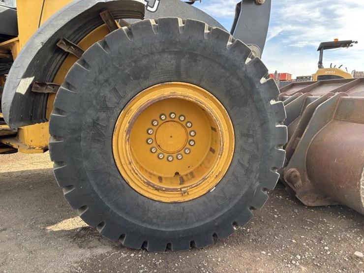 2008-deere-624j-image-18