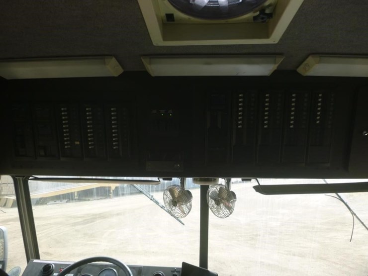 2005-freightliner-mt55-image-32