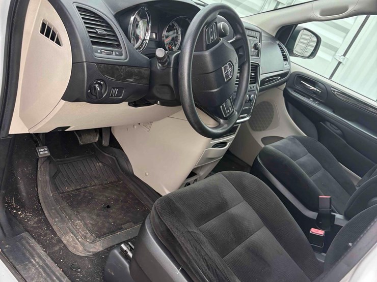 2015-dodge-caravan-image-20