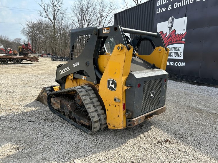 2019-deere-317g-image-2