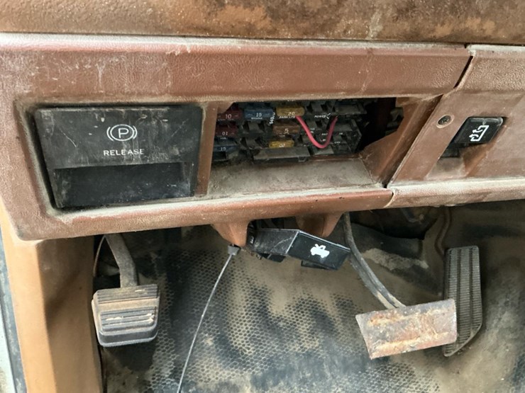 1991-chevrolet-cheyenne-3500-image-24