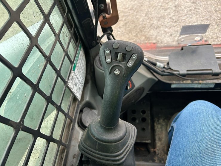 2020-bobcat-t770-image-27