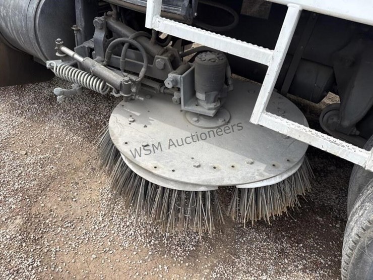 2001-freightliner-fc70-image-13