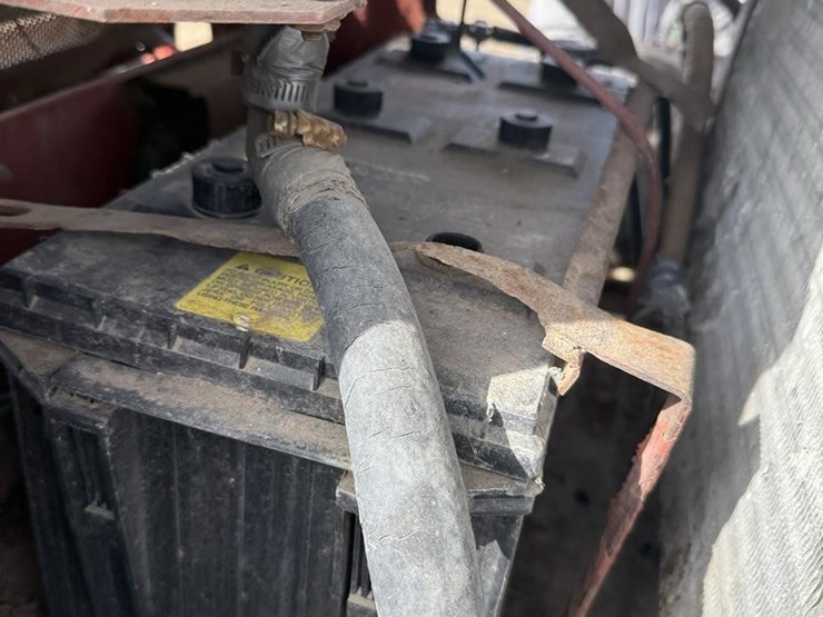 hesston-tractor-2805-image-39