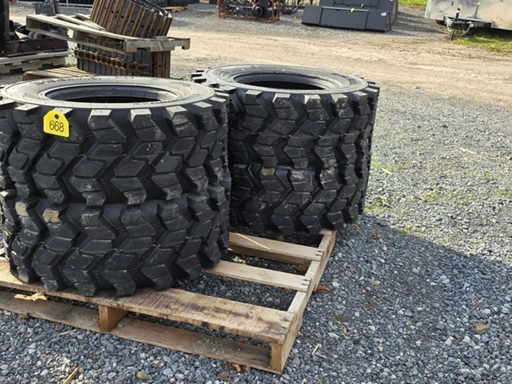new-4-forerunner-12-16.5-hd-skidloader-tires-image-1