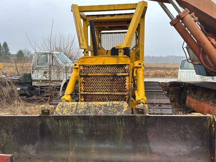 international-125c-image-5