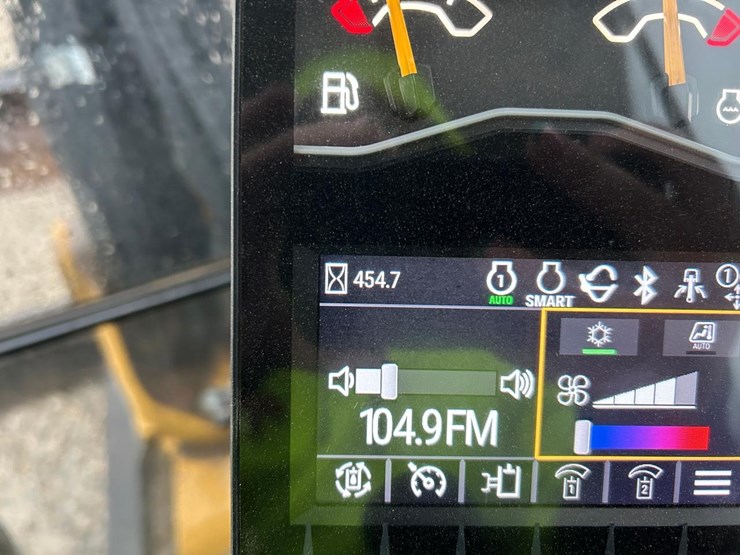 2022-caterpillar-305-image-21