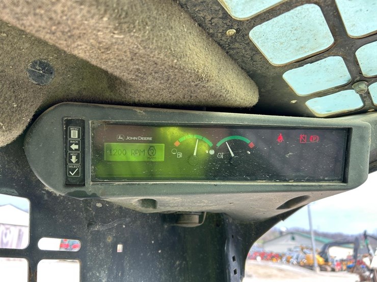 2019-deere-317g-image-22