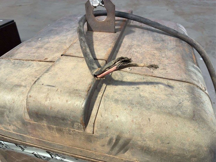 hobart-industrial-stick-welder,-heavy-duty-steel-cabinet-td416-image-5