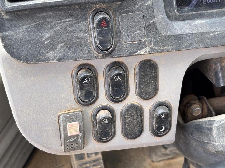 komatsu-wa380-8-image-32