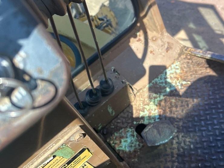 2011-deere-772g-image-48