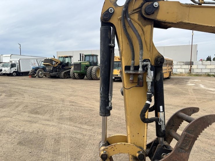 2010-caterpillar-303-image-18