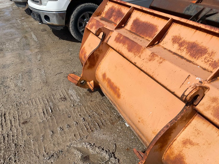 #5687-•-quick-attach-bucket-image-12