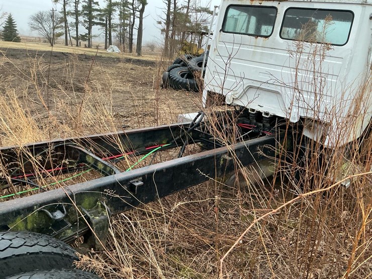 1995-freightliner-fl70-image-33
