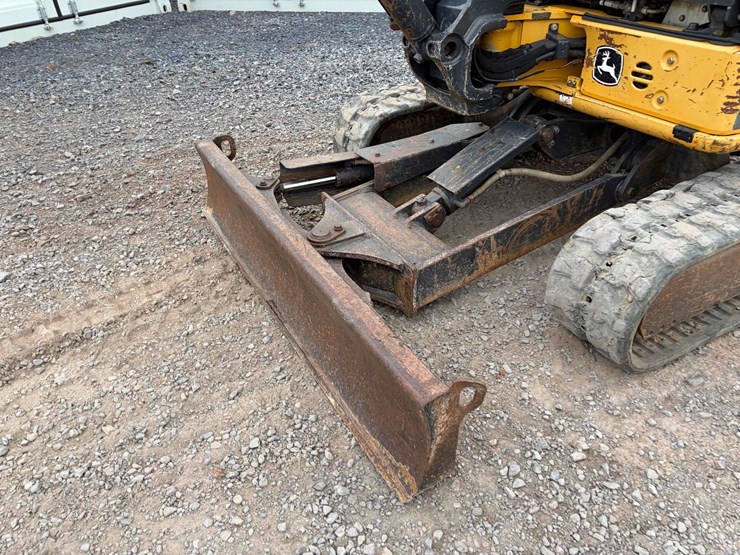 2016-deere-35g-image-8