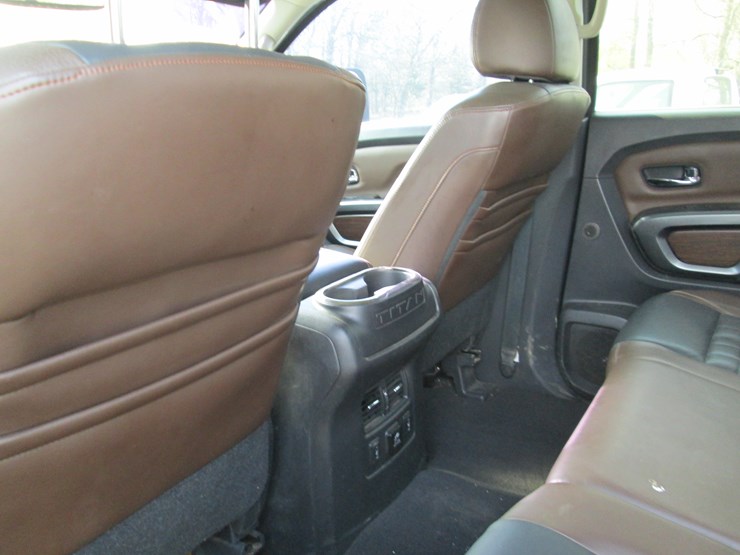 2016-nissan-titan-image-27