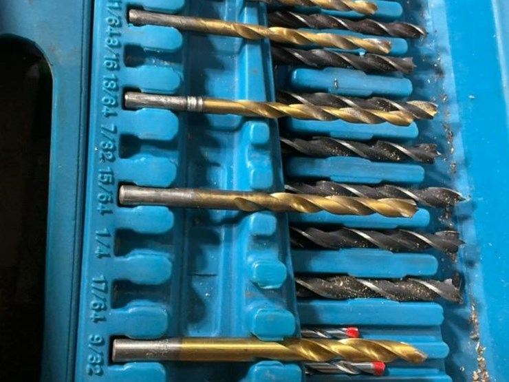 #228-•-tool-chest-and-contents-image-43