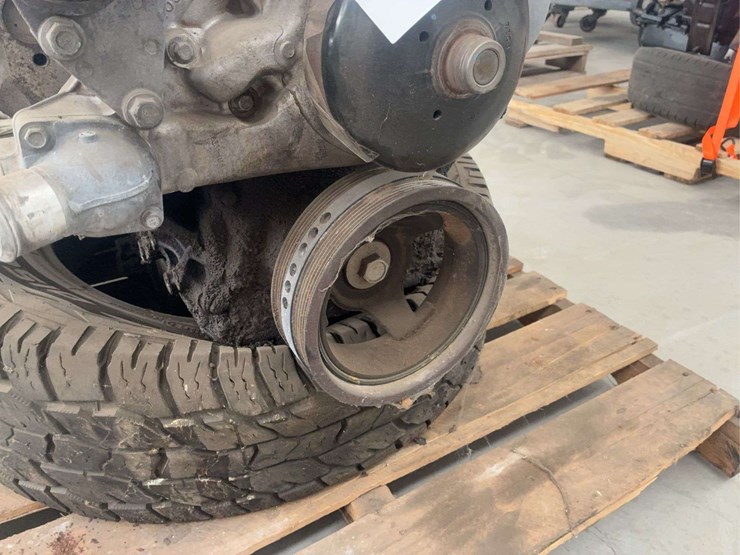 chevrolet-4.8-liter-v8-engine-block-with-intake-and-accessories-image-6