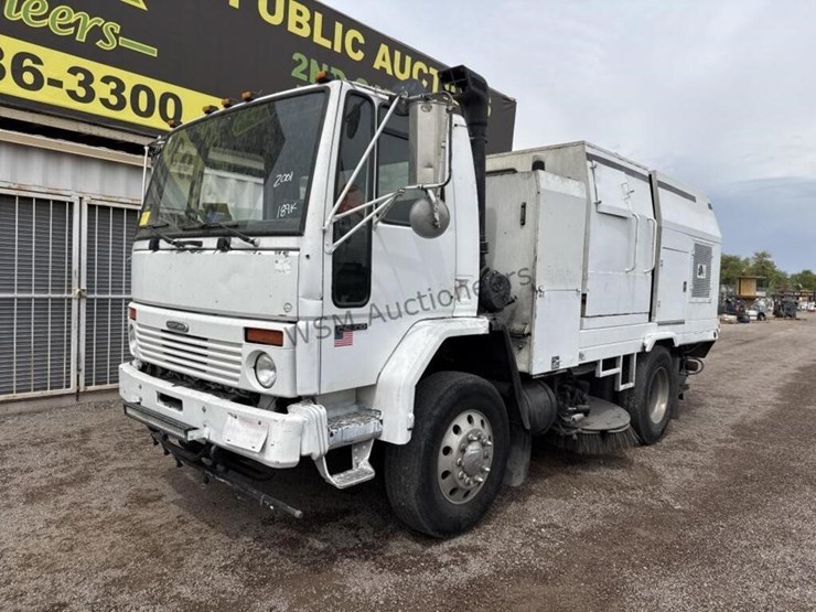 2001-freightliner-fc70-image-3