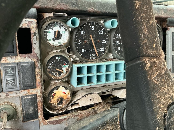 1995-freightliner-fl70-image-23