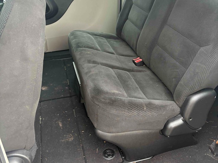 2015-dodge-caravan-image-18