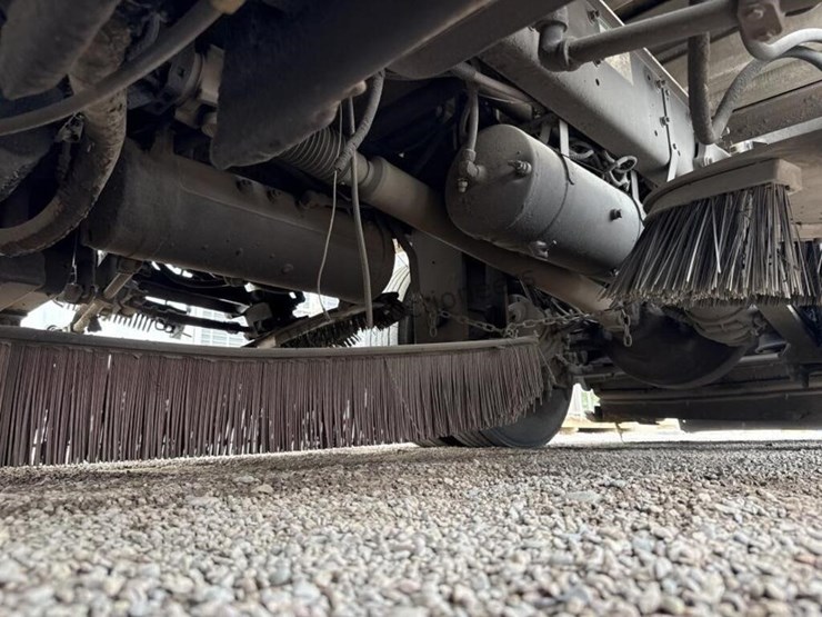 2001-freightliner-fc70-image-50