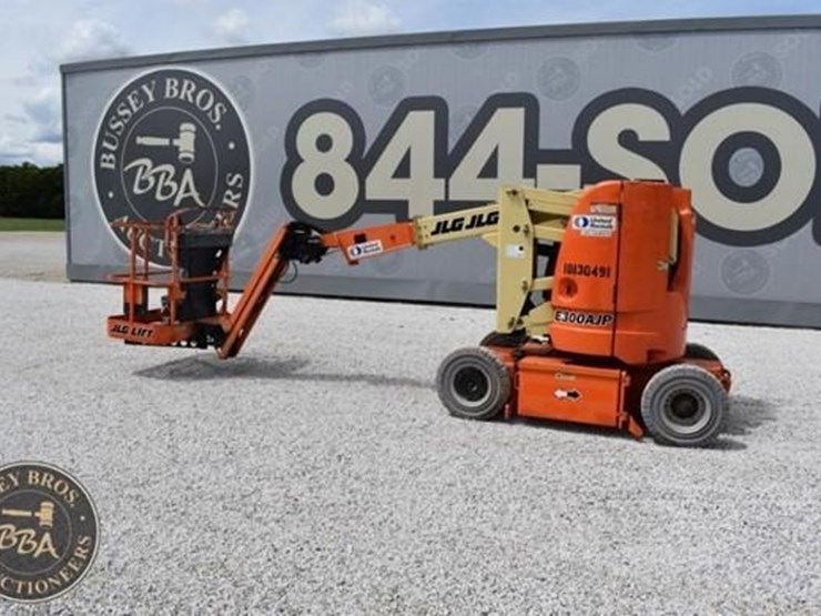 2013-jlg-e300ajp-image-4