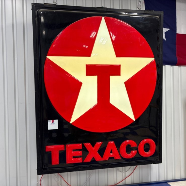 7.5H x 6W Light-Up TEXACO sign