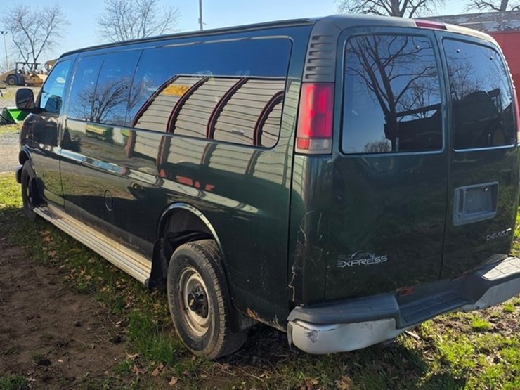 2000-chevrolet-3500-image-3