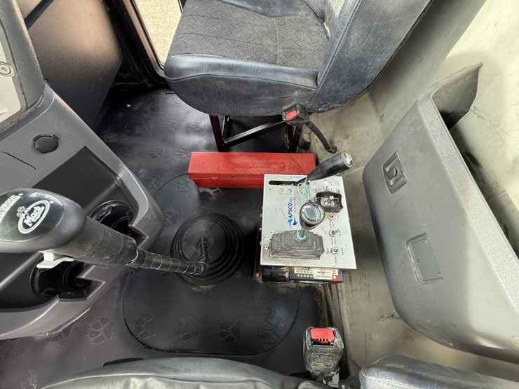 2014-mack-pinnacle-chu613-image-24