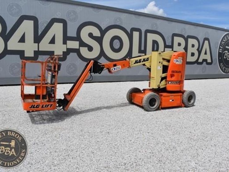 2013-jlg-e300ajp-image-1