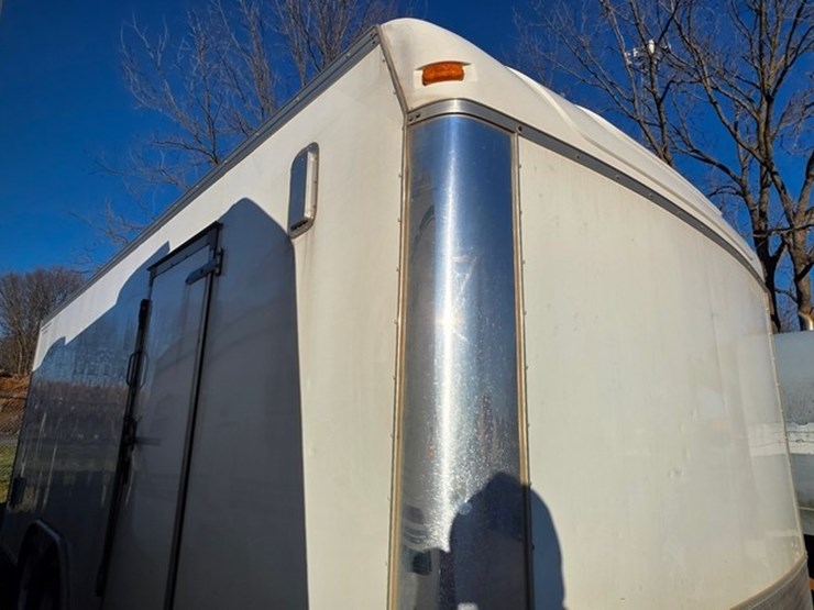 2013-united-trailer-2-axle-20'-box-trailer-(title)-image-26